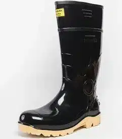 bota de caucho con puntera robusta